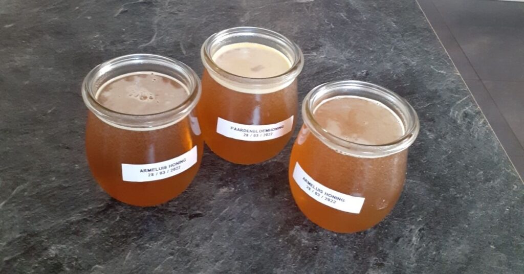 afvullen paardenbloemhoning